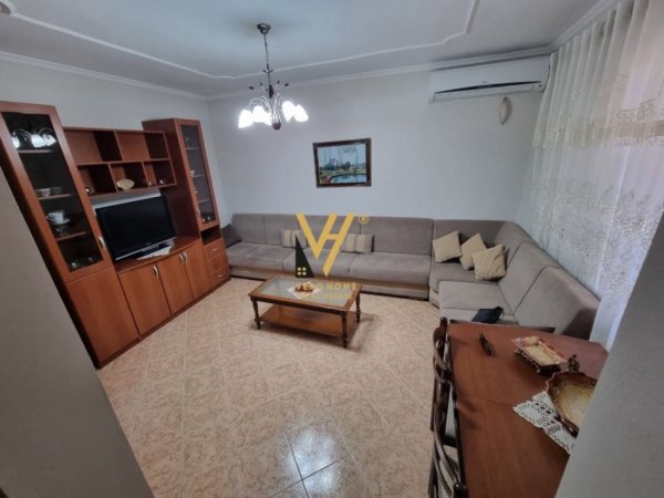 Tirane, jepet me qera apartament 1+1 Kati 3, 75 m² 500 € (BRRYLI)