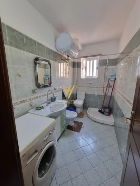 Tirane, jepet me qera apartament 1+1 Kati 3, 75 m² 500 € (BRRYLI)