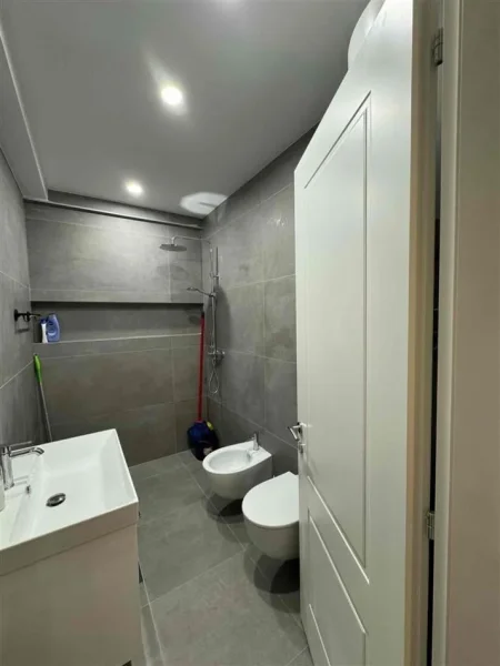 Tirane, jepet me qera apartament 2+1 Kati 3, 92 m² 750 € (Rruga Nexho Konomi, Tek Green City)