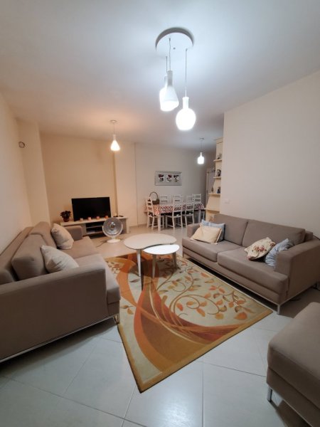 Tirane, jepet me qera apartament 2+1+Ballkon Kati 2, 90 m² 450 € (Rruga &quot;Dalip Topi&quot; Rezidenca Euro3D)
