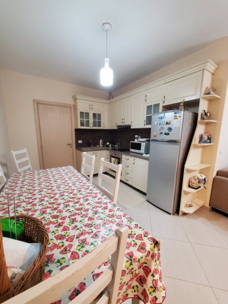 Tirane, jepet me qera apartament 2+1+Ballkon Kati 2, 90 m² 450 € (Rruga &quot;Dalip Topi&quot; Rezidenca Euro3D)
