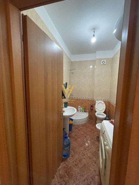 Durres, jepet me qera apartament 1+1+Ballkon Kati 3, 60 m² 350 € (DURRES)