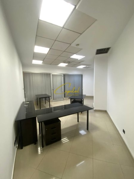 Tirane, jepet me qera zyre Kati 1, 500 m² 500 € (KULLAT BINJAKE)