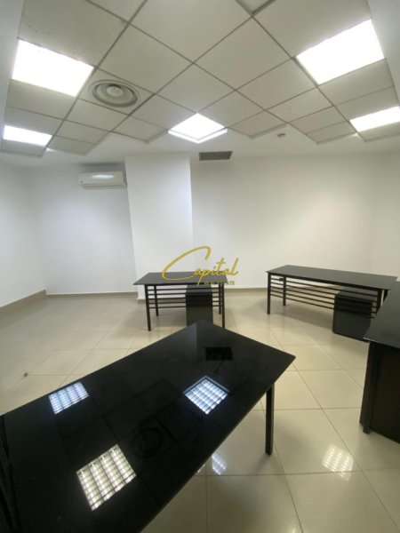 Tirane, jepet me qera zyre Kati 1, 500 m² 500 € (KULLAT BINJAKE)