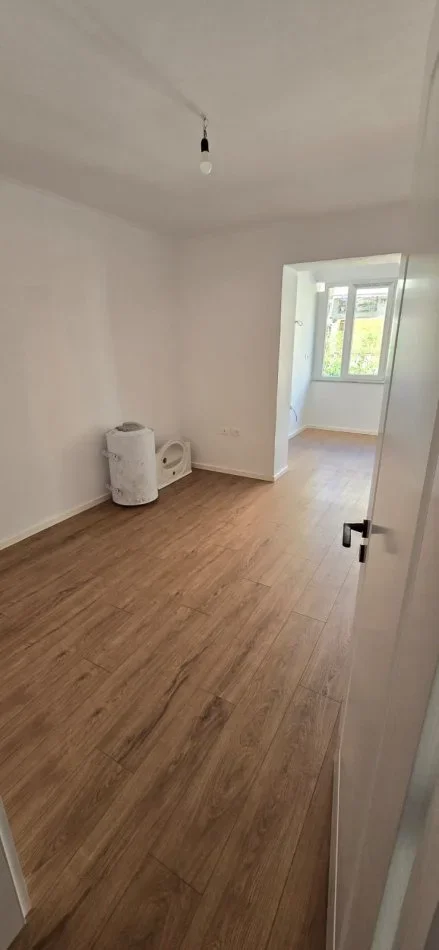Tirane, shitet apartament 1+1+Ballkon Kati 2, 53 m² 125.000 € (21 DHJETORI)