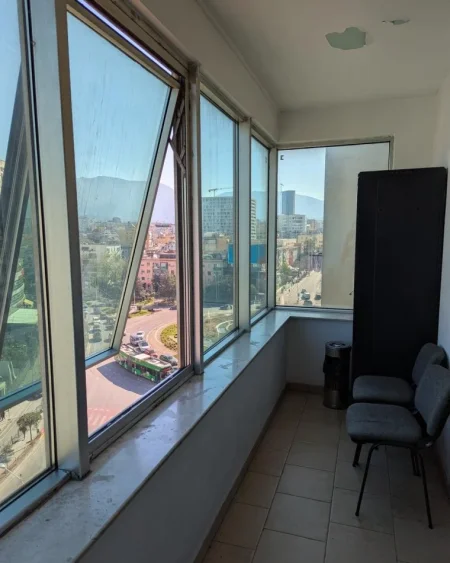 Tirane, jepet me qera zyre Kati 6, 96 m² 600 € (Zogu i Zi prane Ring Center)