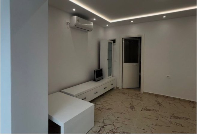 Dyqan me qira te 21 Dhjetori mbrapa Garden Building