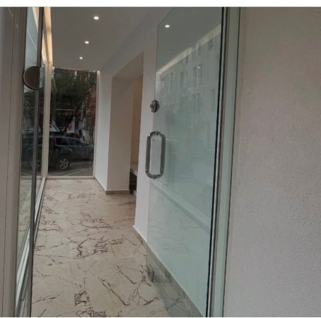 Dyqan me qira te 21 Dhjetori mbrapa Garden Building