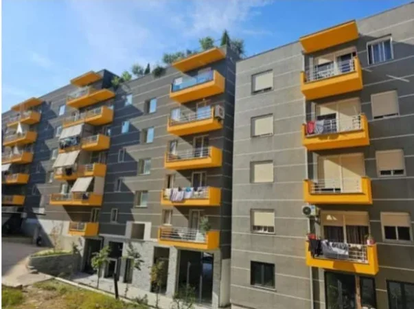 Tirane, shitet apartament 2+1 Kati 4, 95 m² 95.000 € (Shitet Apartament Modern dhe i mirëmbajtur 2+1 në një nga komplekset më të kërkuara në Zonën e Freskut.)