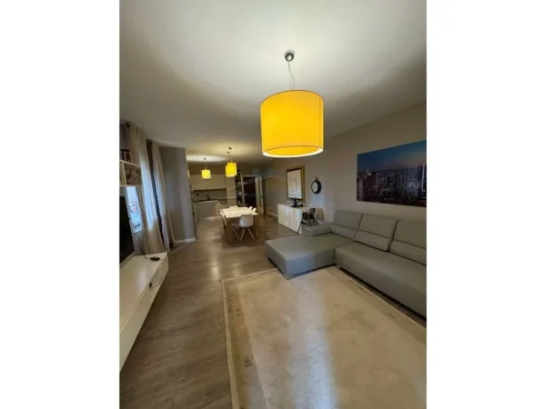 Tirane, jepet me qera apartament 2+1+Ballkon Kati 5, 103 m² 1.500 € (Bllok)