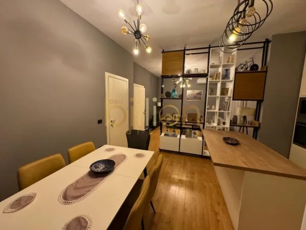 Tirane, shitet shtepi 3 Katshe , 363 m² 362.000 € (Laprake)