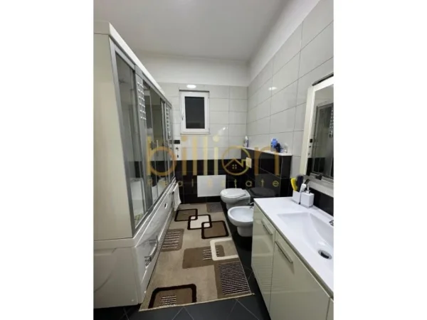 Tirane, shitet shtepi 3 Katshe , 363 m² 362.000 € (Laprake)