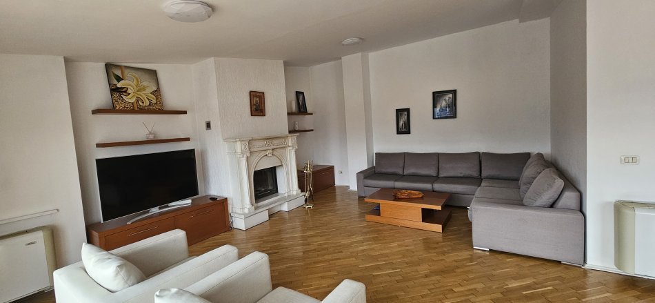 Tirane, jepet me qera apartament+verande | Penthouse 2+1 Kati 5, 800 € (Liqeni i thate)