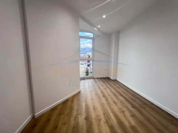 Tirane, shes apartament 2+1+Ballkon Kati 4, 78 m² 195.000 € (Pazari i Ri)