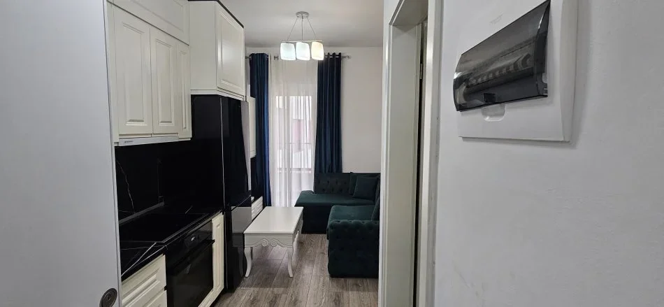 Tirane, jepet me qera apartament 1+1+Ballkon , 450 € (Mangalem21)