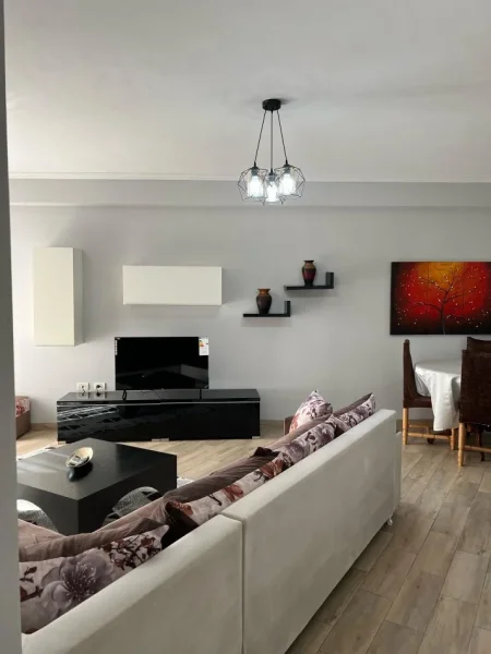 Jepet me qera Kati 7, 100 m² 500 €