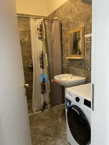 Tirane, jap me qera apartament 2+1+Ballkon Kati 8, 81 m² 600 € (21 Dhjetori, Kompleksi Star)