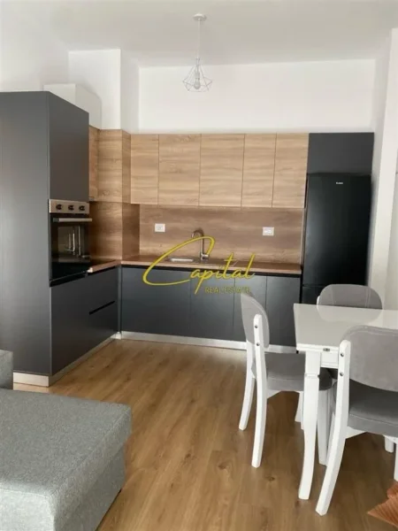 Tirane, jepet me qera apartament 2+1+Ballkon Kati 7, 70 m² 550 € (ALI DEMI)