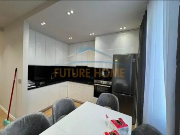 Tirane, shitet apartament 2+1+Ballkon Kati 3, 105 m² 300.000 € (Kompleksi FZ, Liqeni i Thate)