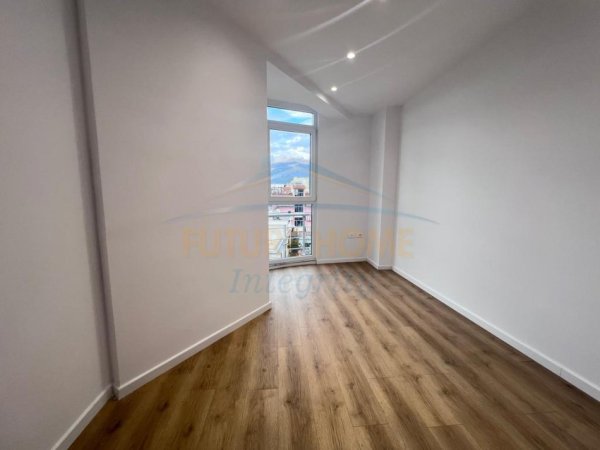 Tirane, shitet apartament 2+1+Ballkon Kati 4, 78 m² 195.000 € 