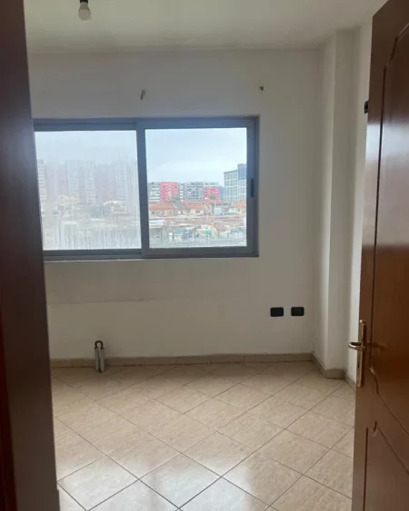 Tirane, jepet me qera apartament 2+1+Ballkon Kati 6, 94 m² 500 € (Pallati me Shigjeta)