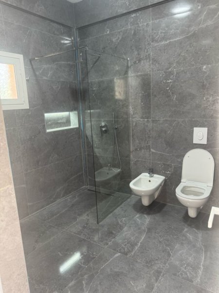 Tirane, jepet me qera Vile 2+1 Kati 1, 90 m² 350 € (Rruga Neco Muka)