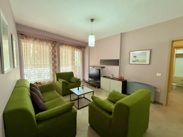 Tirane, jepet me qera apartament 2+1 Kati 3, 95 m² 900 € (Garda)