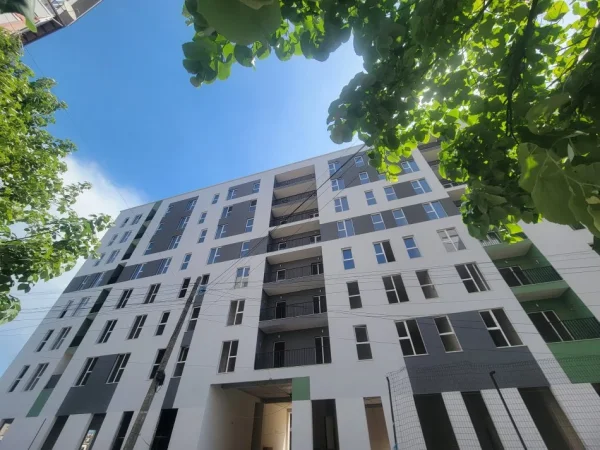 Tirane, shitet apartament 2+1+Ballkon Kati 2, 95 m² 132.000 € (29 nentori)