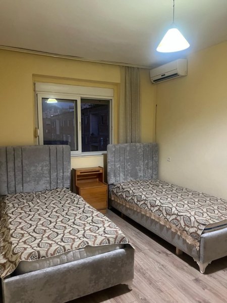 Tirane, jepet me qera apartament 2+1+Ballkon Kati 5, 87 m² 45.000 € (Rruga Panorama)