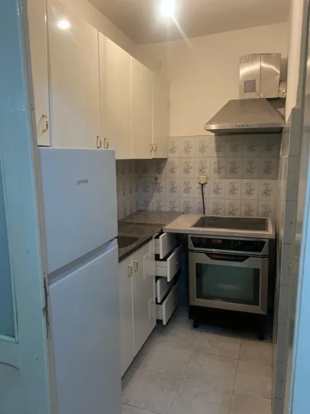 Tirane, jepet me qera apartament 2+1+Ballkon Kati 5, 87 m² 45.000 € (Rruga Panorama)
