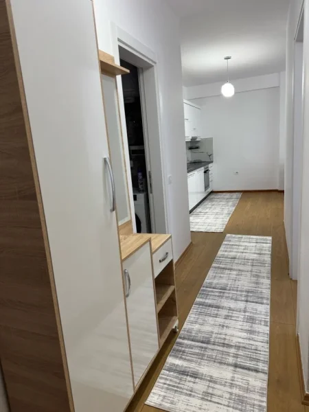 Tirane, jepet me qera apartament 2+1+Ballkon Kati 8, 87 m² 600 € (Rruga Ndre Mjeda)