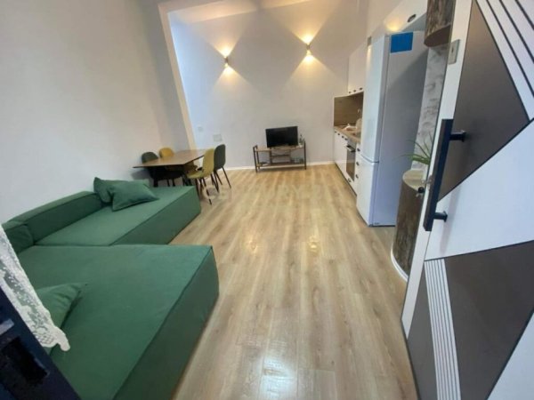 Tirane, jepet me qera apartament Kati 1, 150 m² 400 € 