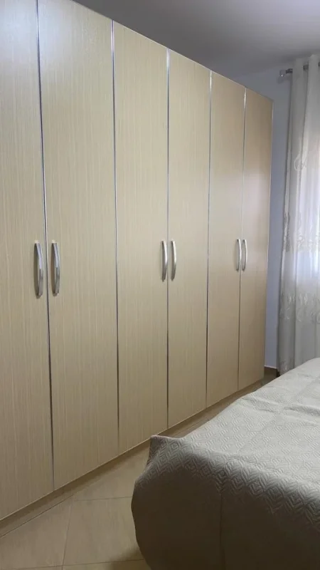 Tirane, jepet me qera apartament 1+1+Ballkon Kati 6, 65 m² 400 € (Rruga 5 Maj)