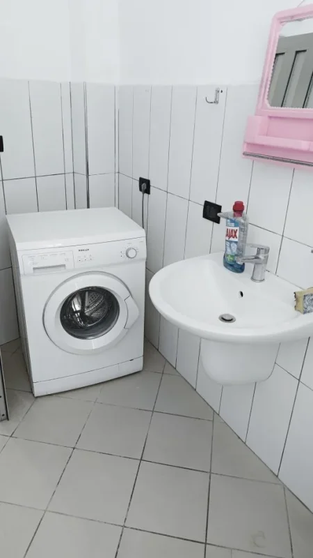 Tirane, jepet me qera apartament 1+1 Kati 1, 78 m² 400 € (Myslym Shyri)