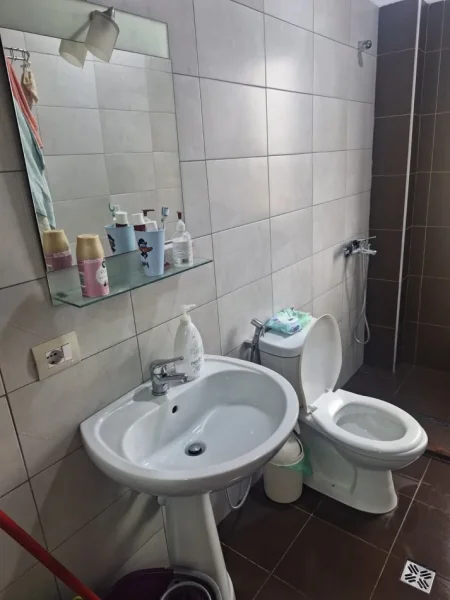 Tirane, jap me qera apartament 2+1 Kati 6, 66 m² 400 € (Rruga Niko Avrami ,perball shkolles 9 vjecare Bajram Curi)