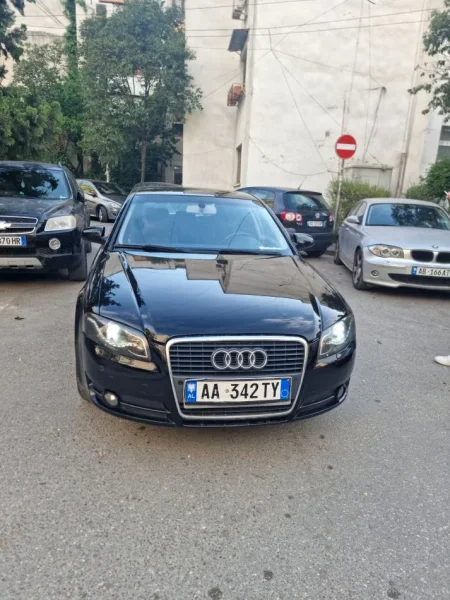 Tirane, shitet makine Audi A4 viti 2005 Benzin+Gaz, e zeze manuale Klima 260.000 km 3.800 €