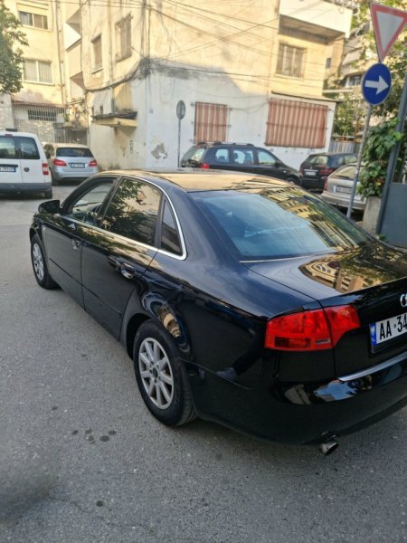 Tirane, shitet makine Audi A4 viti 2005 Benzin+Gaz, e zeze manuale Klima 260.000 km 3.800 €