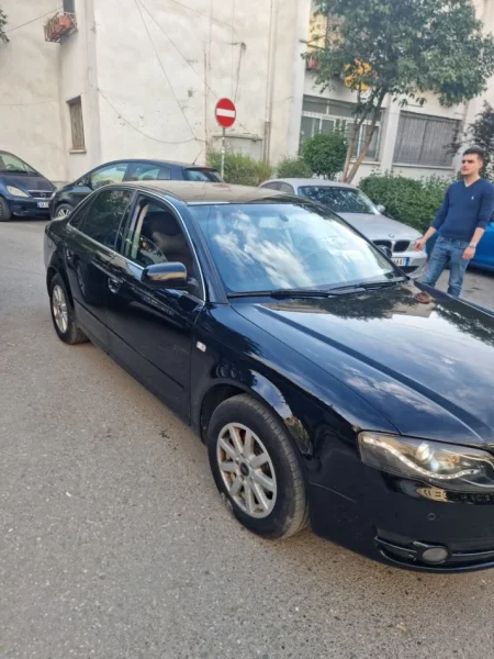 Tirane, shitet makine Audi A4 viti 2005 Benzin+Gaz, e zeze manuale Klima 260.000 km 3.800 €