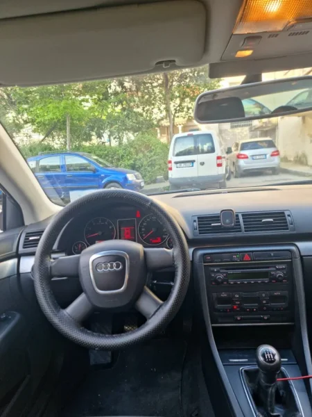 Tirane, shitet makine Audi A4 viti 2005 Benzin+Gaz, e zeze manuale Klima 260.000 km 3.800 €