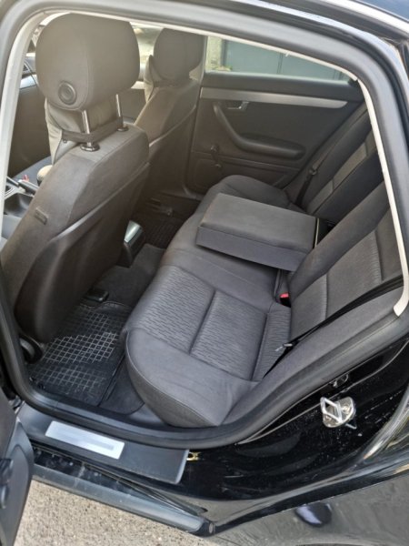 Tirane, shitet makine Audi A4 viti 2005 Benzin+Gaz, e zeze manuale Klima 260.000 km 3.800 €