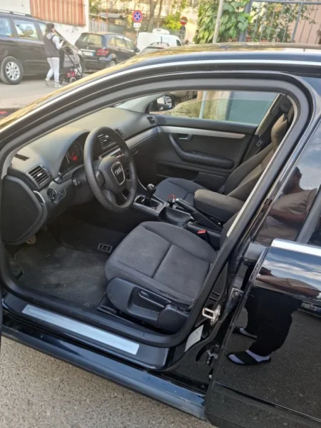 Tirane, shitet makine Audi A4 viti 2005 Benzin+Gaz, e zeze manuale Klima 260.000 km 3.800 €