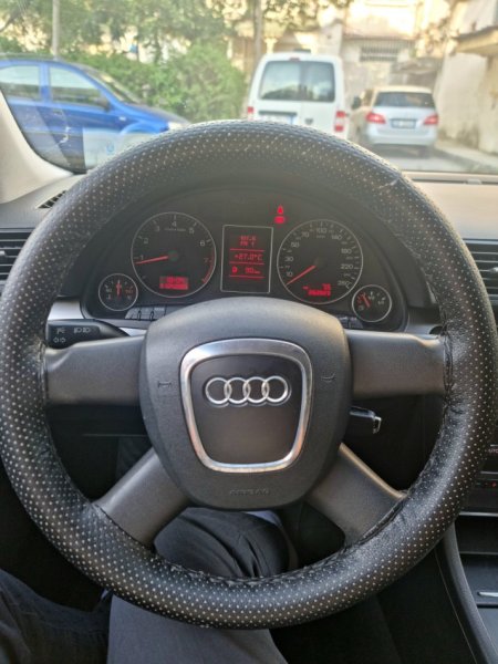 Tirane, shitet makine Audi A4 viti 2005 Benzin+Gaz, e zeze manuale Klima 260.000 km 3.800 €