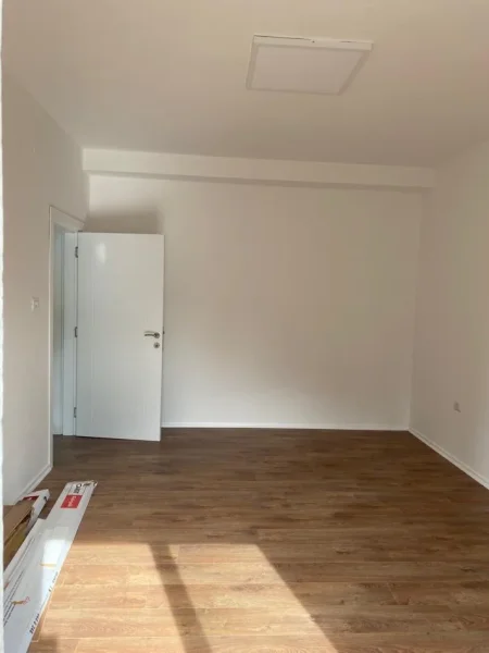 Tirane, jepet me qera zyre Kati 2, 100 m² 680 € (Ambasada Amerikane prane Bar Darlin)