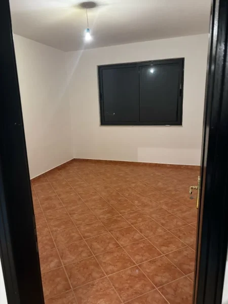 Tirane, jepet me qera apartament 2+1 Kati 3, 96 m² 330 € (Rruga Ardeno)