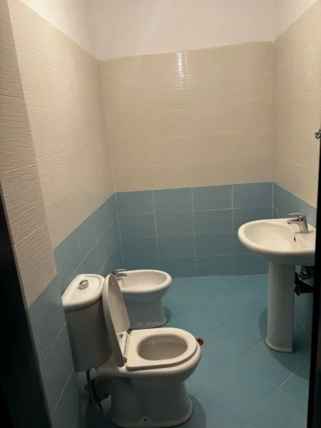 Tirane, jepet me qera apartament 2+1 Kati 3, 96 m² 330 € (Rruga Ardeno)