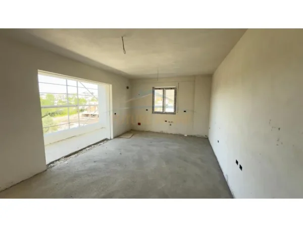 Tirane, shitet apartament 1+1 Kati 2, 81 m² 89.000 € (Paskuqan)