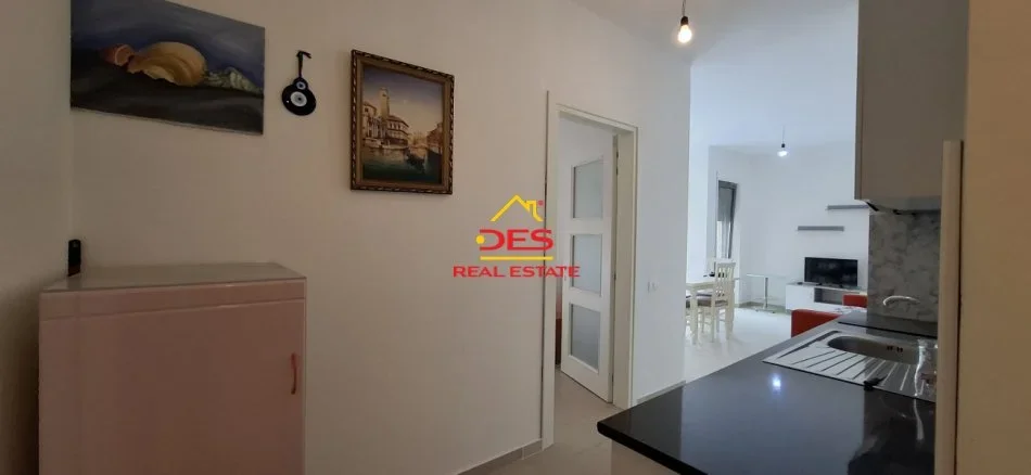 Vlore, jepet me qera apartament 1+1+Ballkon Kati 2, 70 m² 500 € (Rruga Aleksandër Moisiu)