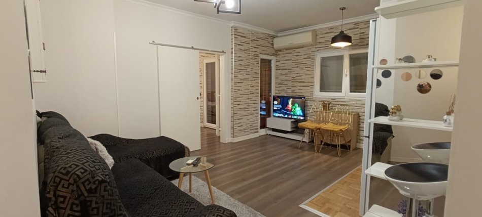 Tirane, jepet me qera apartament Kati 4, 65 m² 600 € 