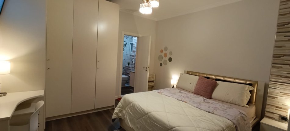 Tirane, jepet me qera apartament Kati 4, 65 m² 600 € 