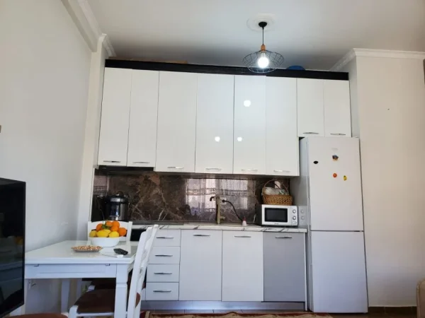 Tirane, shitet apartament 1+1 Kati 8, 63 m² 95.000 € (Shitet Super Apartament 1+1 ne Ybzerisht ME HIPOTEKE.)
